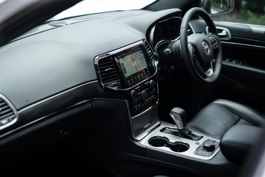 Торпедо Jeep Grand Cherokee Limited (WK2) 2017 года  (JP) (фото 14 из 18)